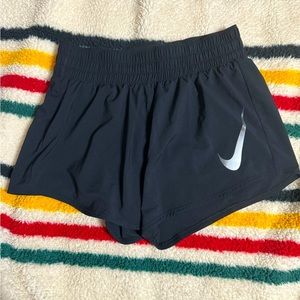 Nike Women's Swoosh Dri-FIT Running Mid-Rise Brief-Lined Shorts EUC